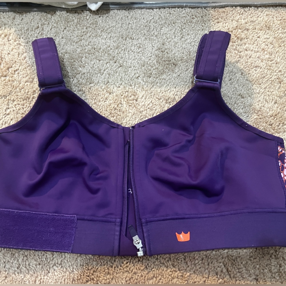 Shefit sports bra